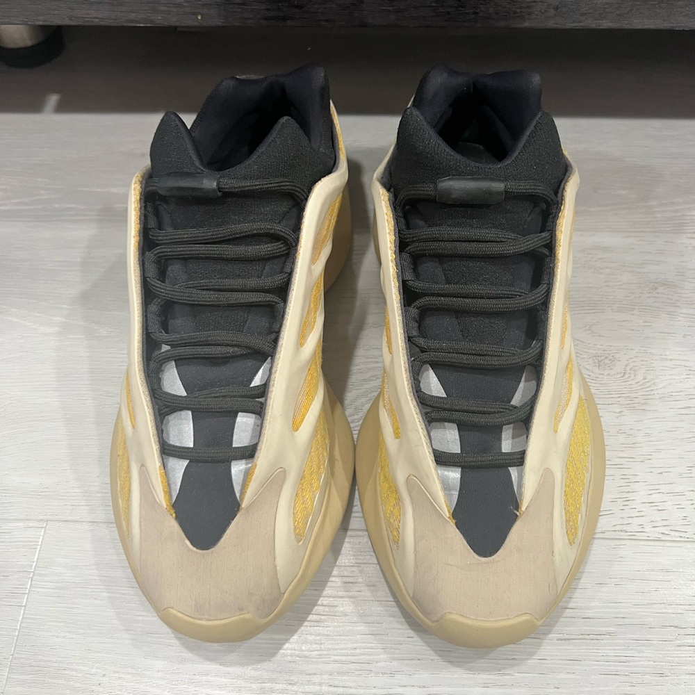 Men’s Yeezy 700 V3